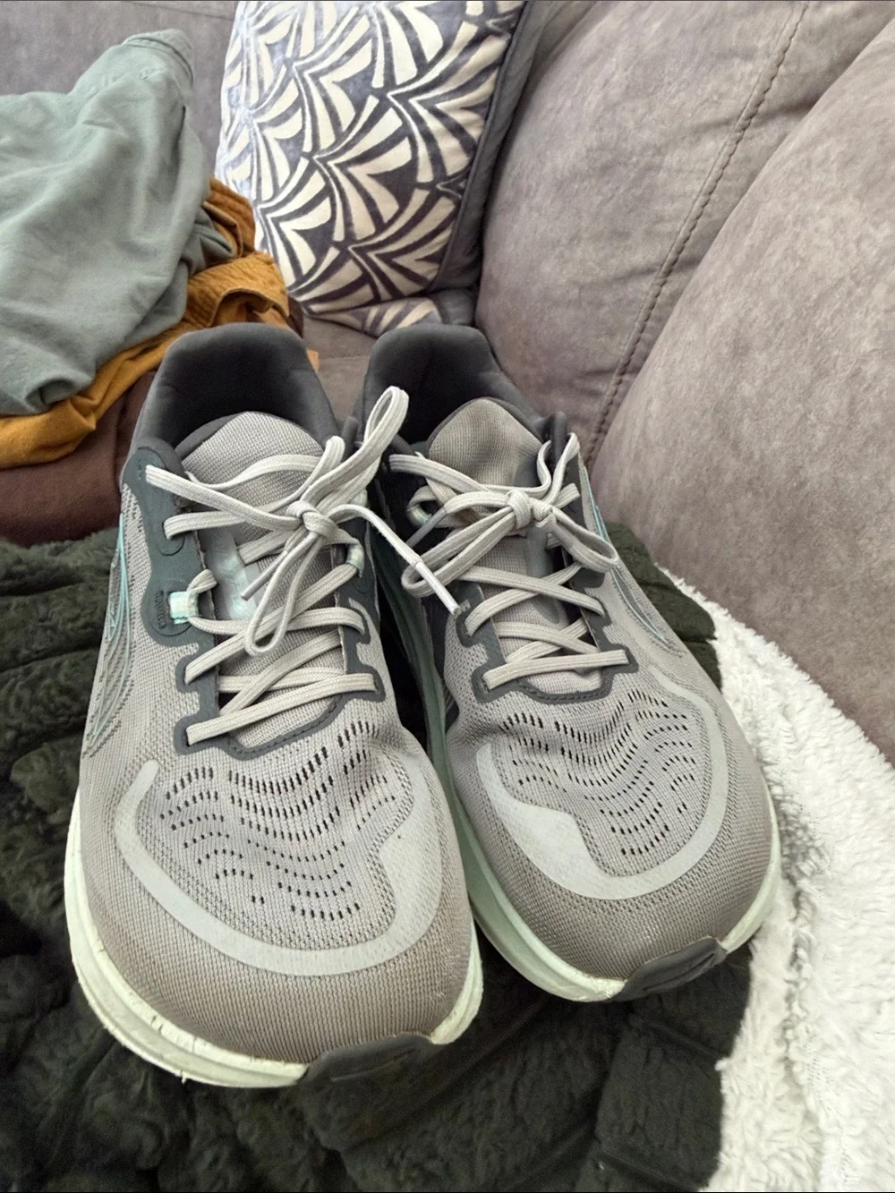Women's Altra Paradigm 7 - AL0A82CG-221 size 10 sneakers
